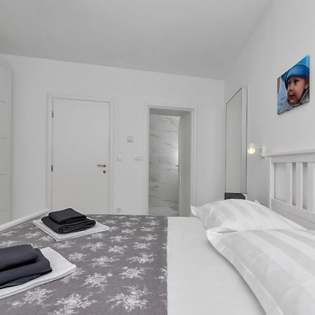 Apartment Lotte With Private Pool In The City Center! Makarska Camera foto