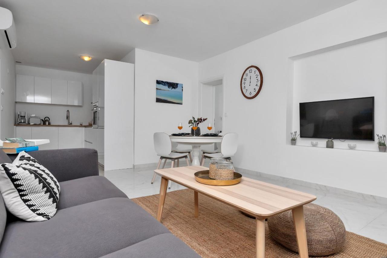 Apartment Lotte With Private Pool In The City Center! Makarska Esterno foto